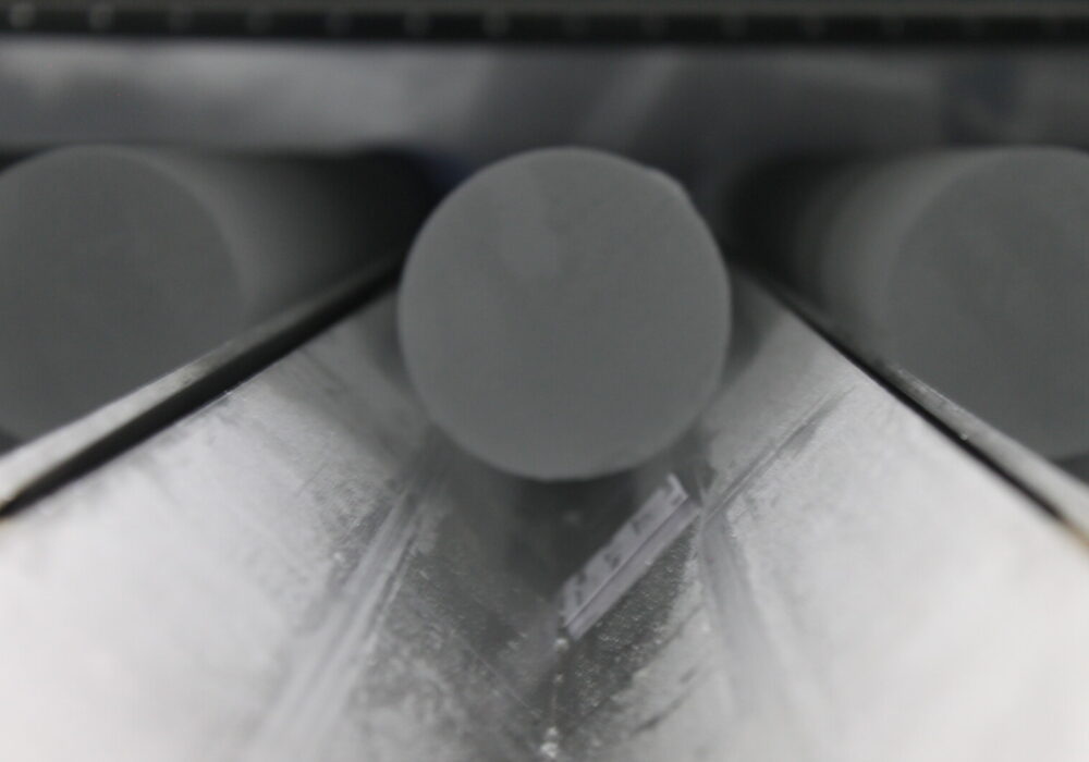 What can Greenland ice cores tell us about winter extreme events over Europe?