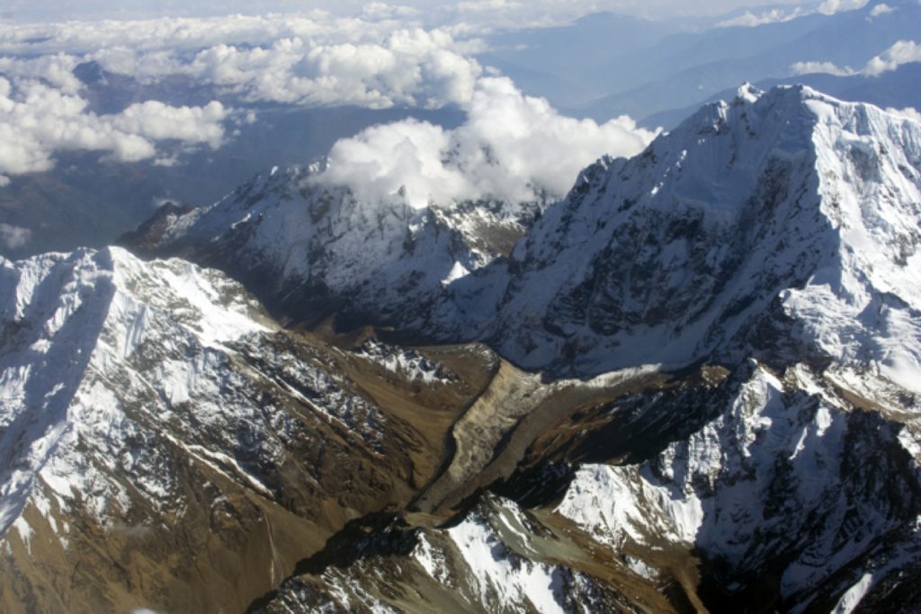 Mountain glacier variations: natural thermometers and rainfall gauges