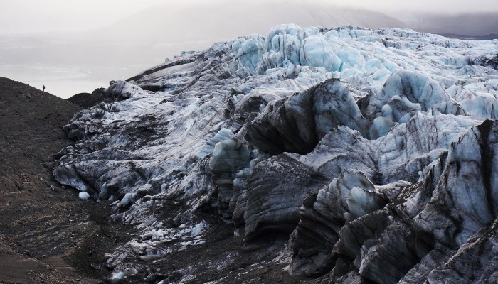 The bi-polar behaviour of surge-type glaciers – Heidi Sevestre