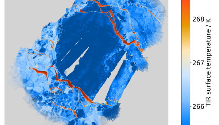 A map that shows the Thermal infrared tsurface temperature of the ice floe of the MOSAiC expedition in blue where its cold and red where it is warmer (leads).