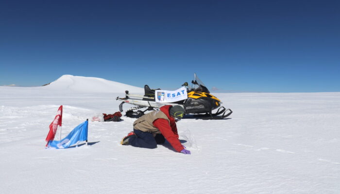 Collecting snow samples from the Puruogangri Ice Cap on the Tibetan Plateau, China.