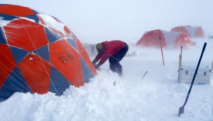 Riding the Storm: The Arctic Circle Traverse 2015