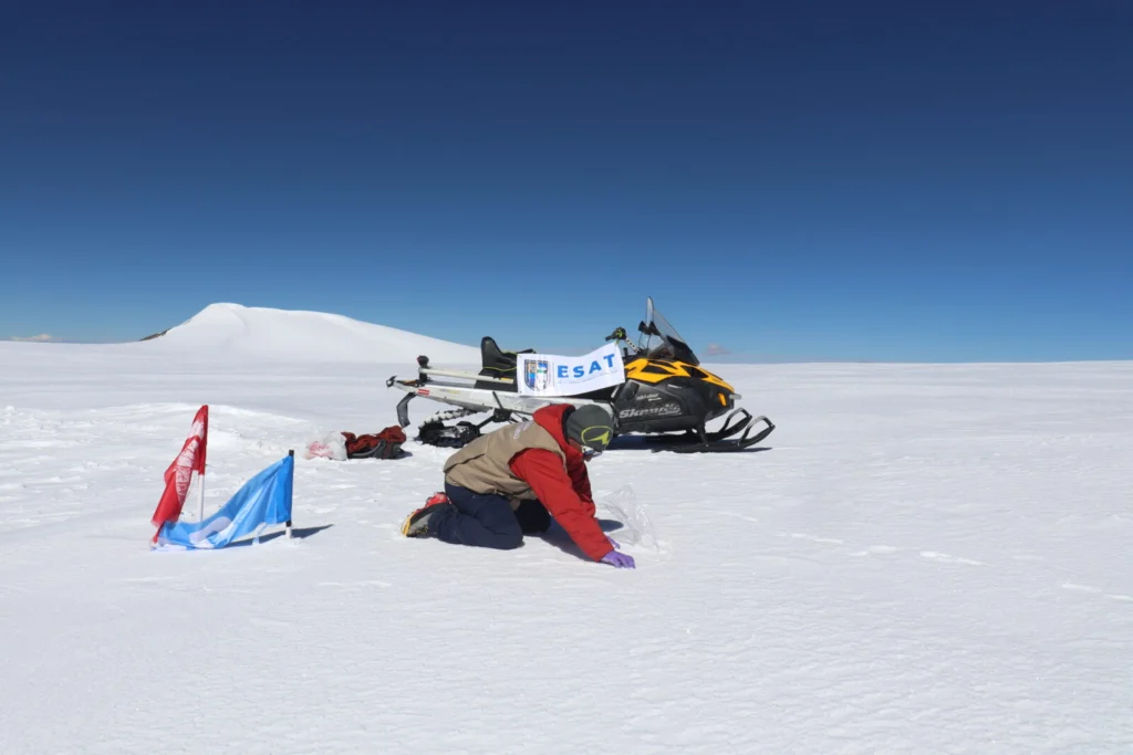Collecting snow samples from the Puruogangri Ice Cap on the Tibetan Plateau, China.