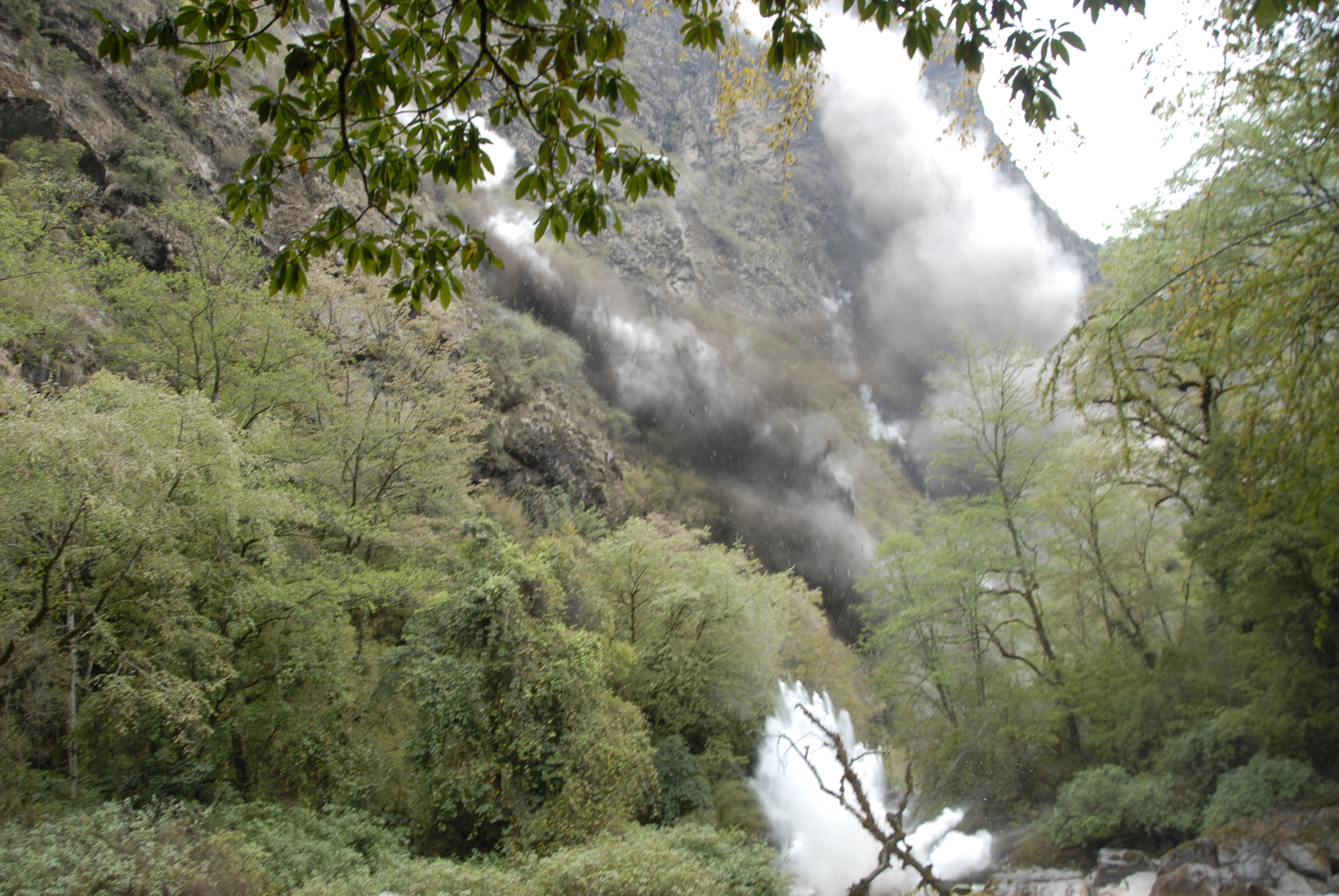 Rockfall from the opposite cliffs made our location a highly dangerous place (by Prof. Dr. Klaus Katzensteiner)