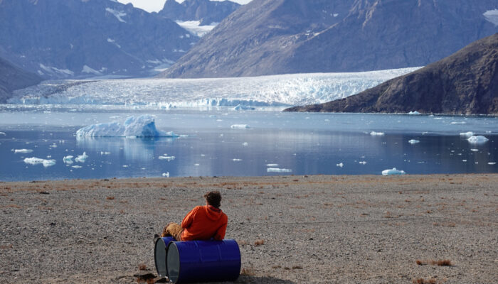 Geodesists on Tour: Circumnavigating Greenland by Helicopter