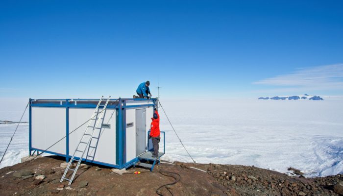 Geodesists on Tour: Gravity measurements on Antarctica