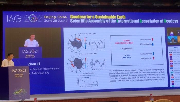 Zhen Li during his talk