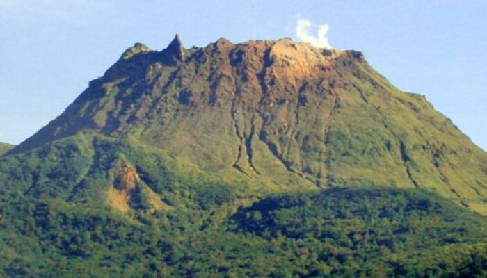 La Soufrière de Guadeloupe: Past Eruptions and Ongoing Activity