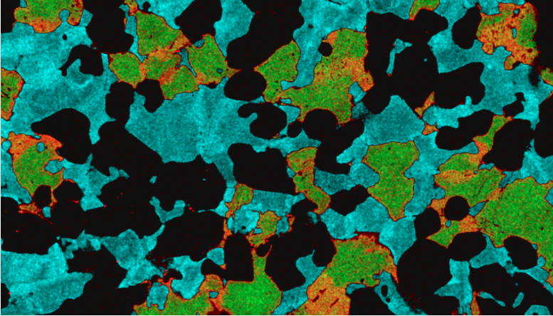 Are mantle melts heterogeneous on a centimeter scale?