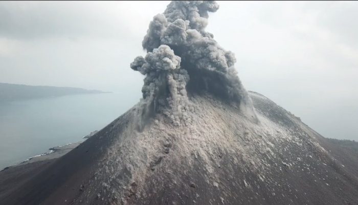 The collapse of Anak Krakatau volcano: a scenario envisaged
