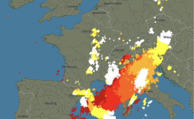 What the 2022 summer thunderstorms in the Mediterranean tell us about the ongoing climate change?