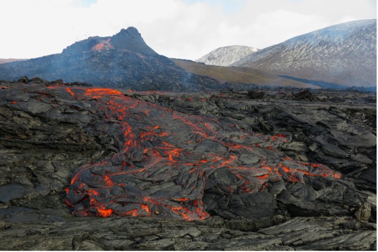 Seismology | A unique opportunity: volcanologists chase a spectacular ...