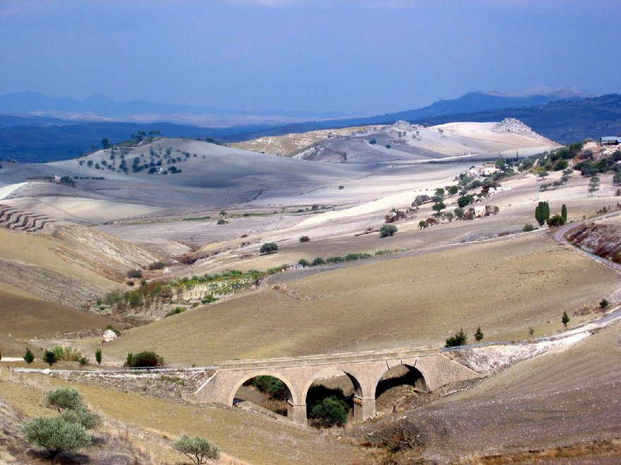 Sicilian landscape. Credit: Neil Weightman.