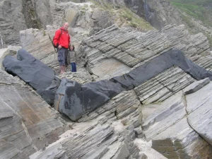 dyke and sill in Dalradian quartzite