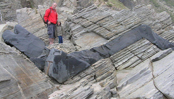 dyke and sill in Dalradian quartzite