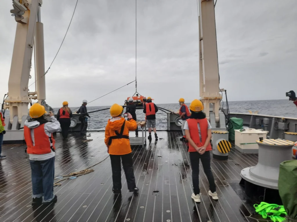 Our epic battle with ever-changing weather forecasts while deploying ocean bottom instruments