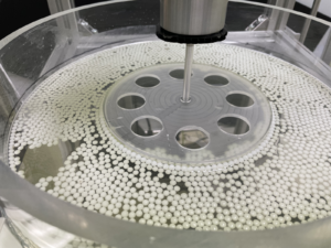 Analogue experimental setup of spherical hydrogel suspension.