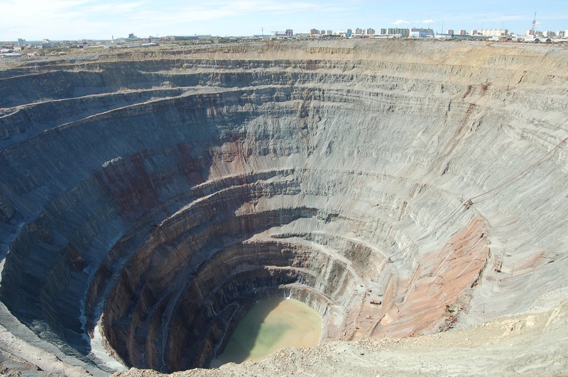 Mirny open pit mine by Jean-Daniel Paris, distributed by EGU under a Creative Commons licence.