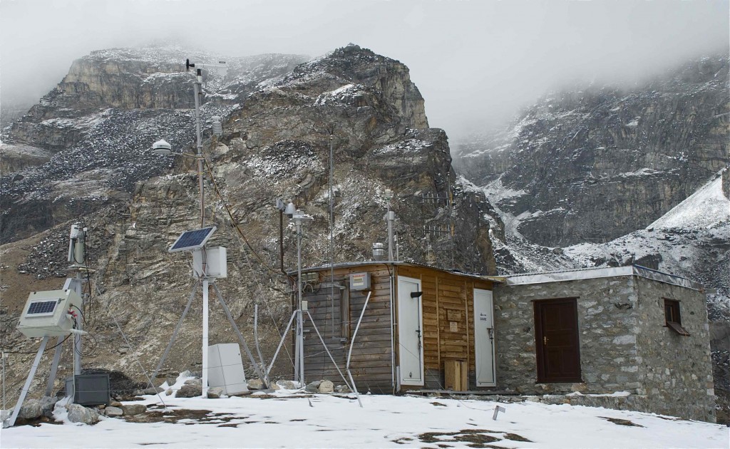 A major facility for studying climate and pollutants in the Himalayas. (Credit: Jane Qiu)