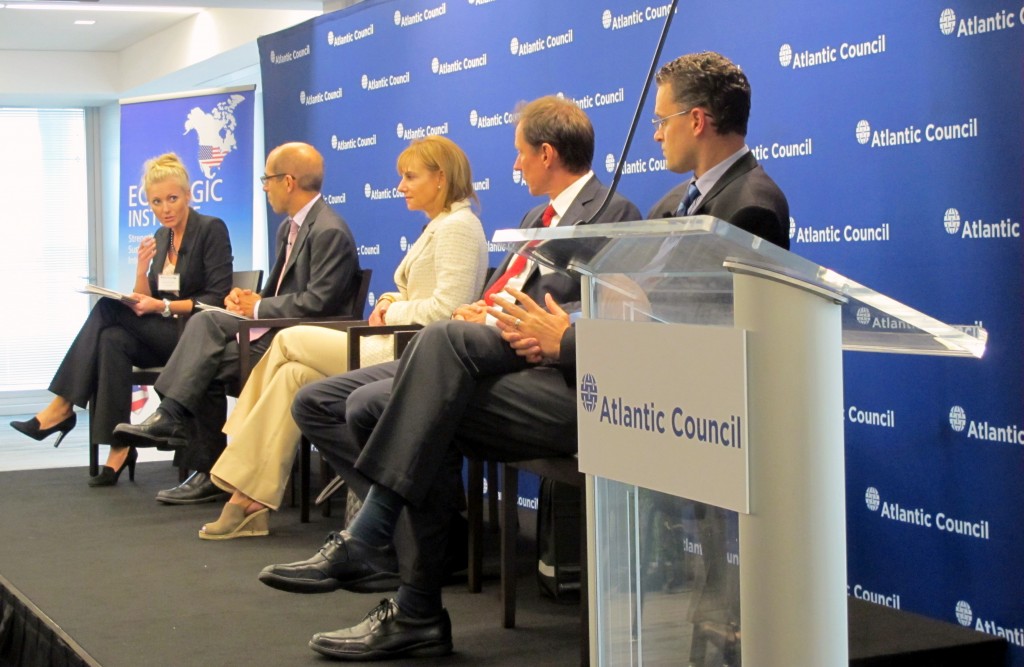 Action from the recent ELEEP conference at Atlantic Council headquarters in Washington DC. Panel discussion on US and European climate change initiatives, led by Icelandic ELEEP member Ásbjörg Kristinsdóttir. (Credit: Edvard Glücksman)