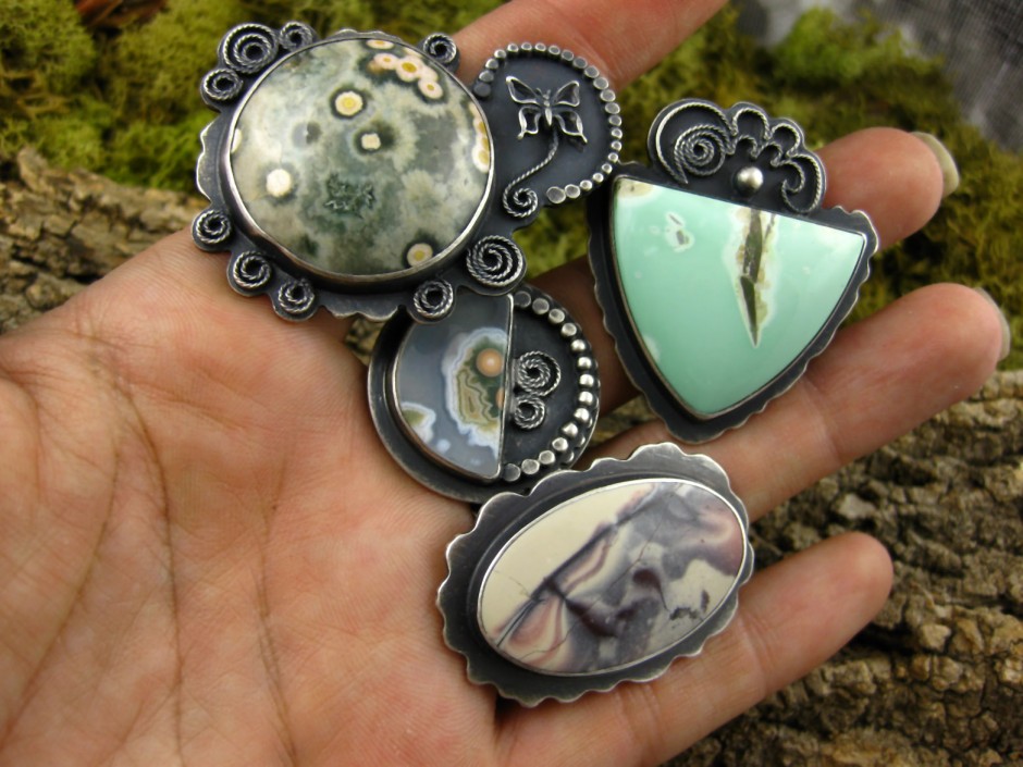 Jasper jewelery – it looks even more lovely under the microscope, don’t you think? (Credit: Tess Norberg/Nova Design)