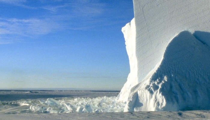 GeoLog Imaggeo On Mondays Iceberg At Midnight