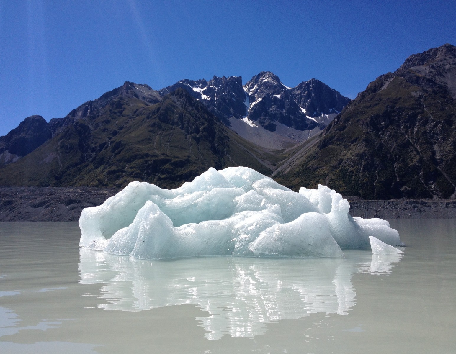 Iceberg on Tasman glacier lake. Credit: Daniela Domeisen (distributed via imaggeo.egu.eu)