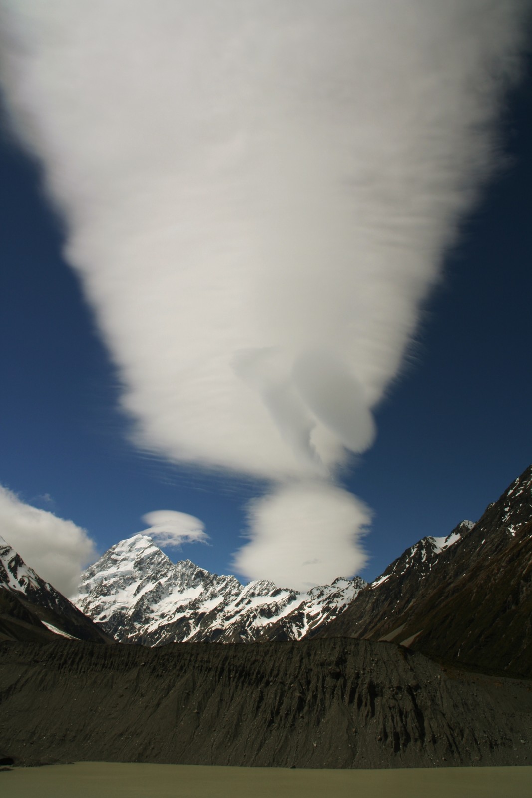 Foehn clouds over Aoraki/Mt.Cook. Credit: Stefan Winkler (distributed via imaggeo.egu.eu)