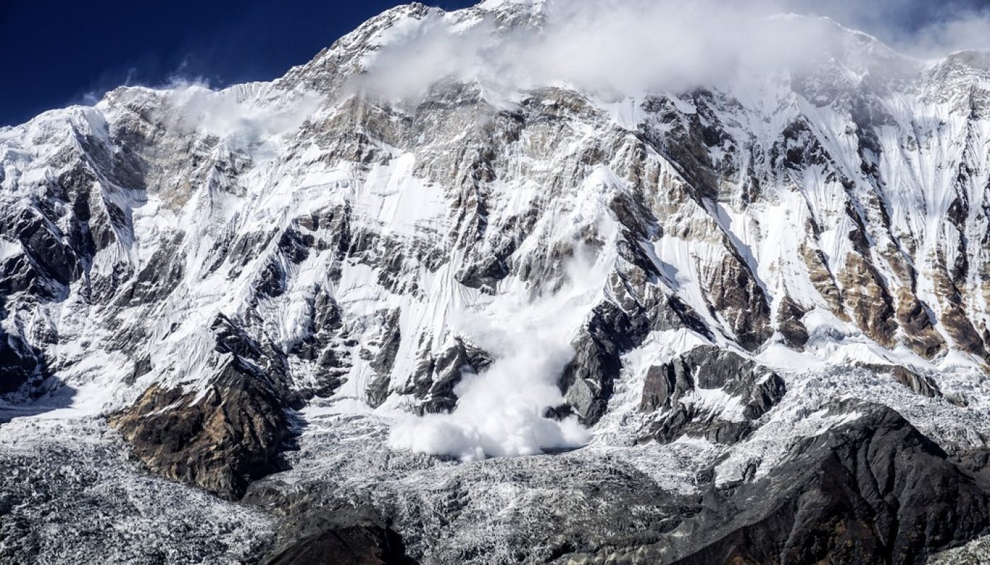 Скандинавские гималаи. Тибет Эверест Гималаи. Аннапурна лавина. Аннапурна Снежная лавина. Лавина в Гималаях.