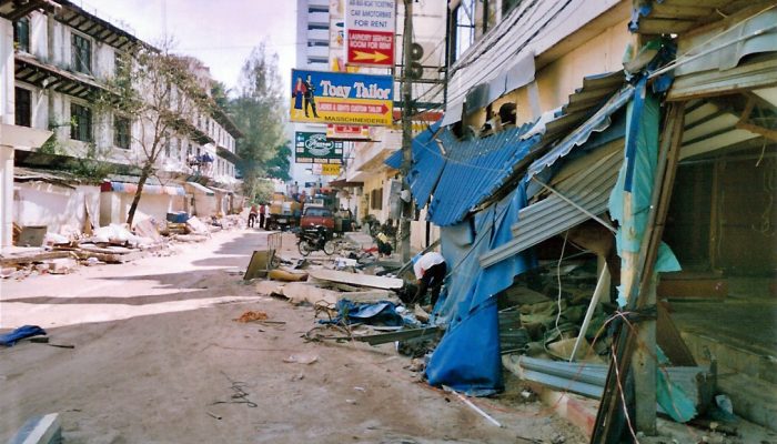 Top ten tourist beaches threatened by tsunamis