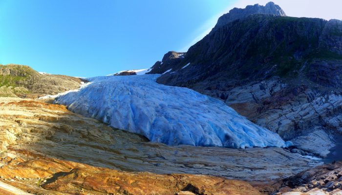 Imaggeo on Mondays: Why does a Norwegian glacier look blue?