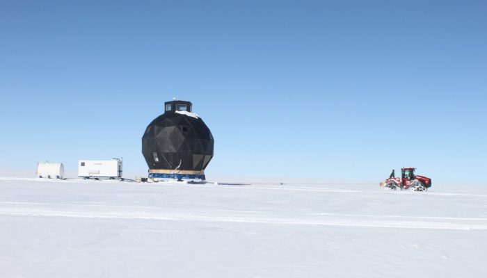 Imaggeo on Mondays: An epic ‘house’ move across the ice