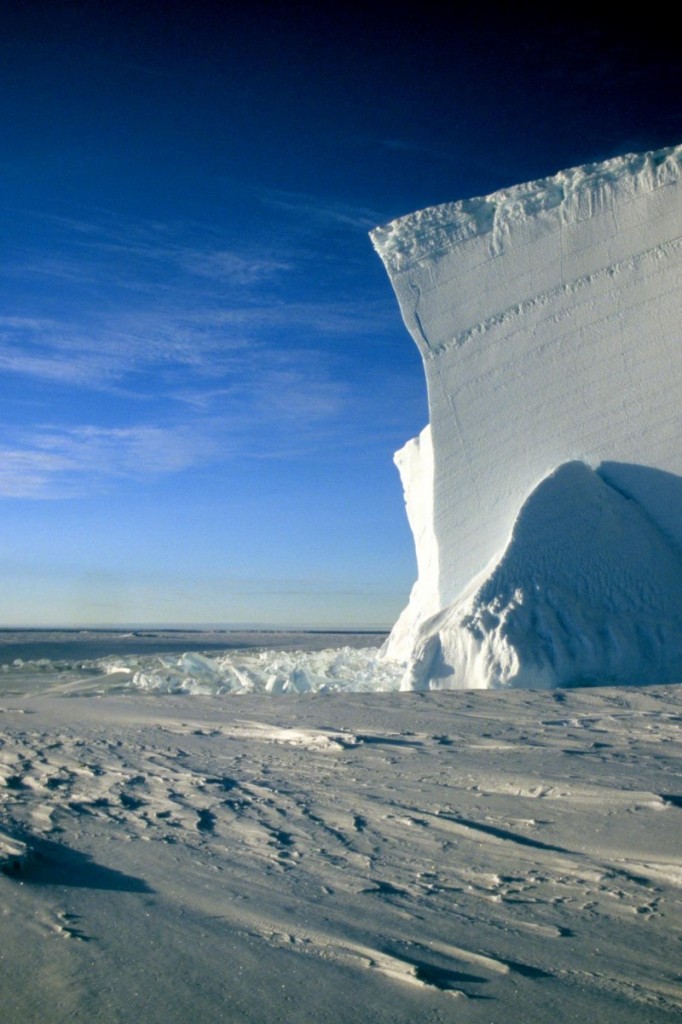 Imaggeo on Mondays: Iceberg at midnight
