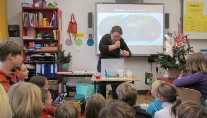 GeoEd: For the best hands-on outreach experiences, just provide opportunities for playing!