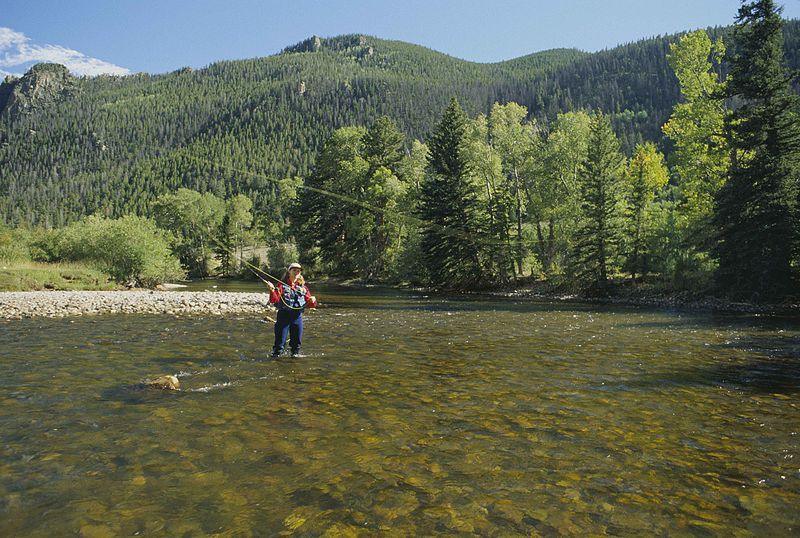 GeoTalk: Fishing meets science with waders and smartphones
