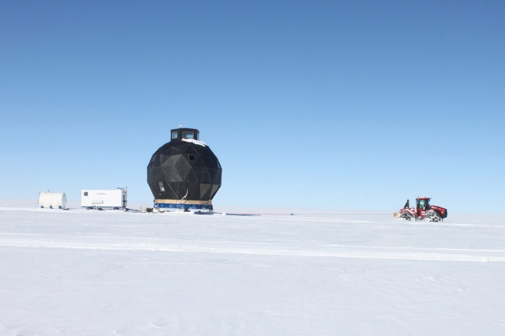 Imaggeo on Mondays: An epic ‘house’ move across the ice
