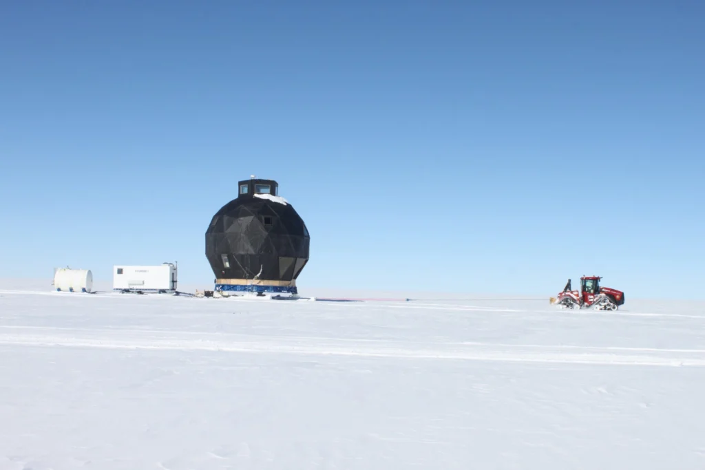 Imaggeo on Mondays: An epic ‘house’ move across the ice