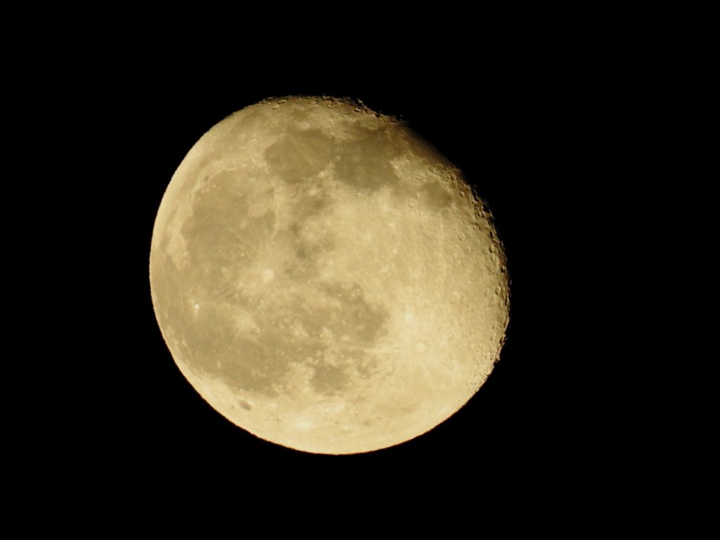 Decreasing Moon Imaggeo