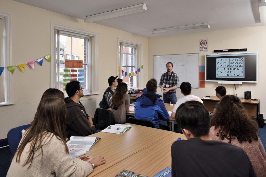 Geopolicy: including policy in science education?