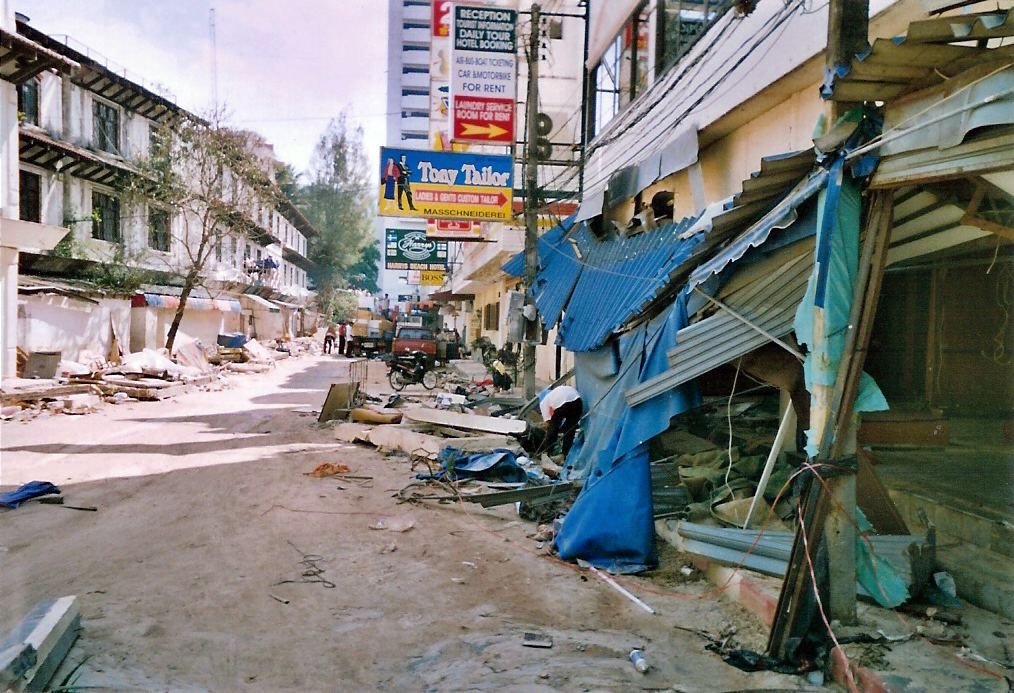Top ten tourist beaches threatened by tsunamis
