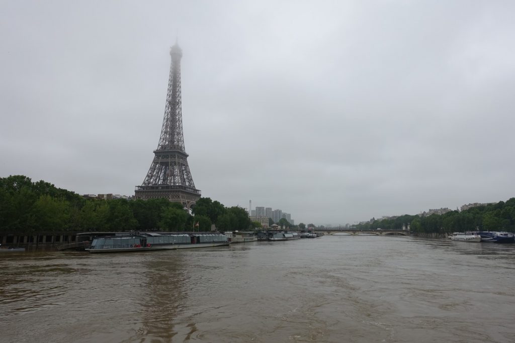 A flood of attention: extreme weather and digital media
