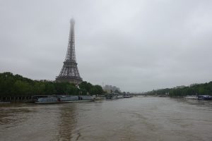 A flood of attention: extreme weather and digital media