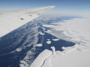 Geosciences Column: Scientists pinpoint where seawater could be leaking into Antarctic ice shelves