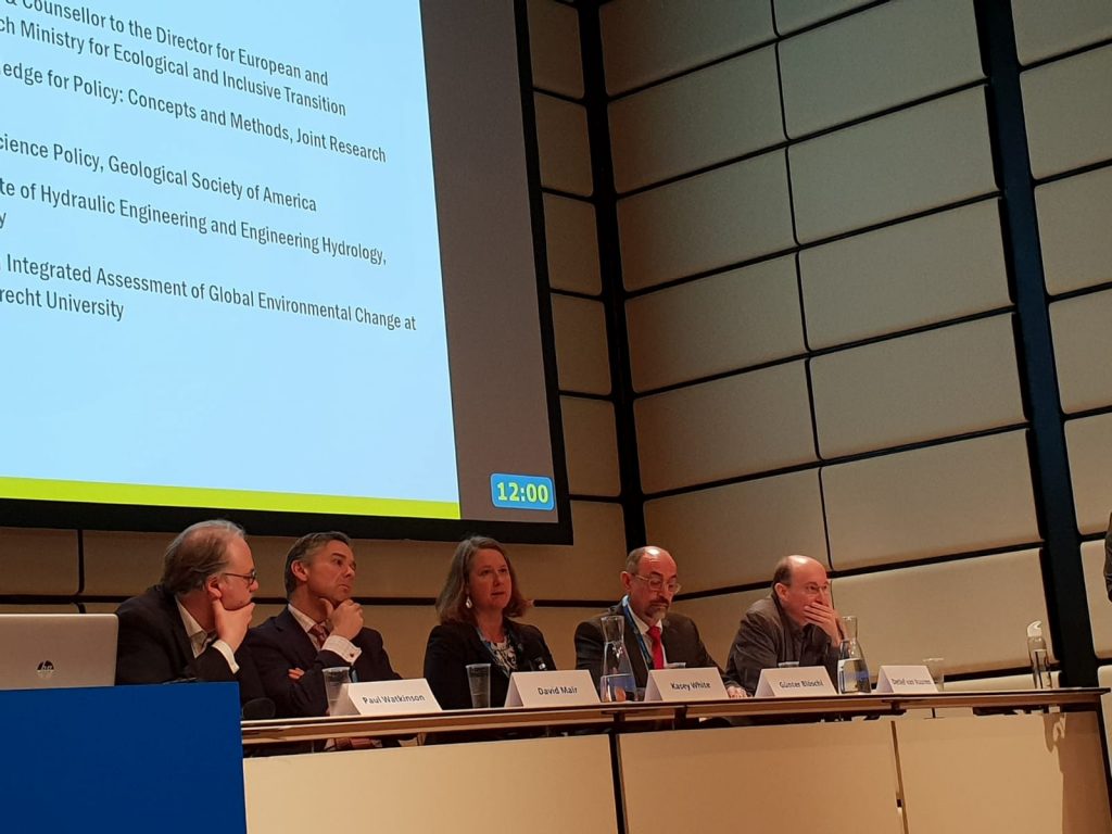 GeoPolicy: Science in policymaking: Who is responsible?