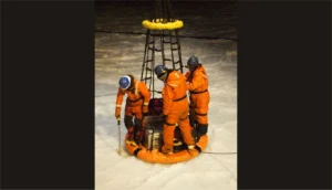 Imaggeo On Monday: Scary sea ice drilling in the antarctic darkness!