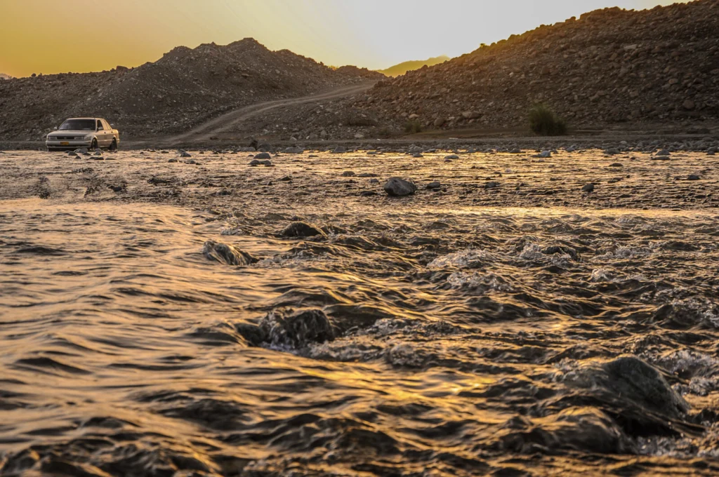 Open flood modelling: Real time inundation and human displacement  forecasting is now possible!