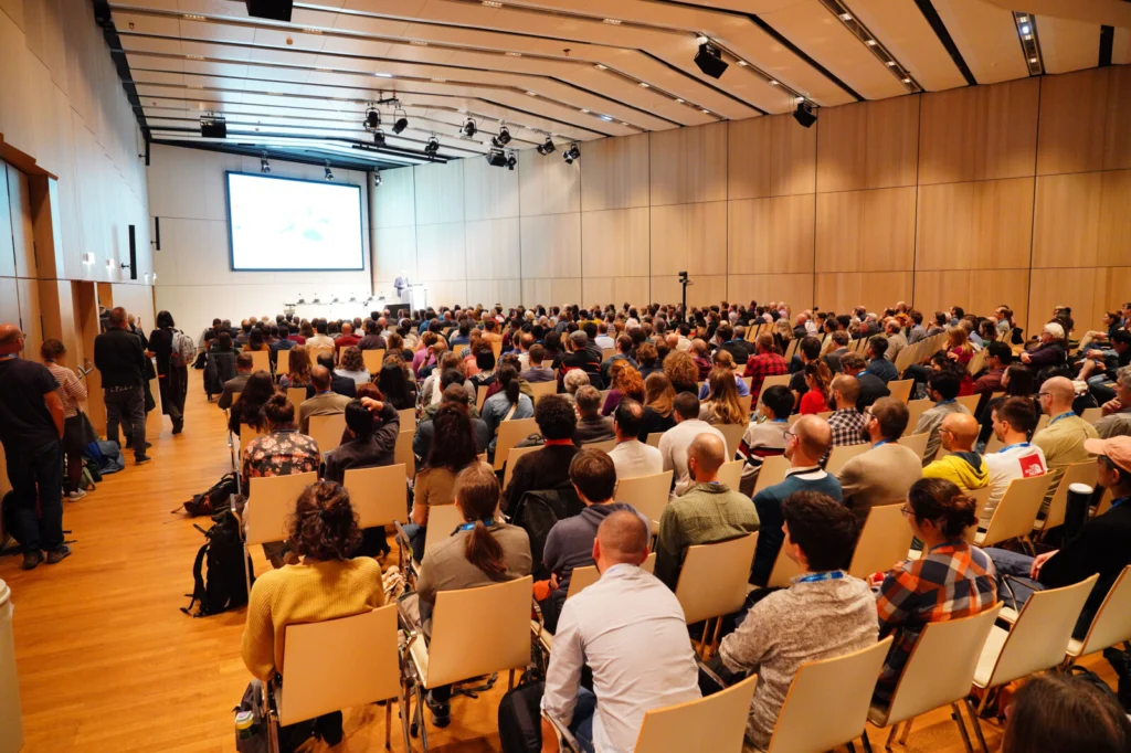 Help us celebrate excellence in science journalism: Time for nominations for the 2027 EGU Angela Croome Award!