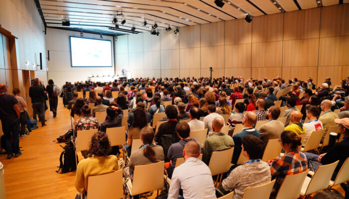 Help us celebrate excellence in science journalism: Time for nominations for the 2027 EGU Angela Croome Award!