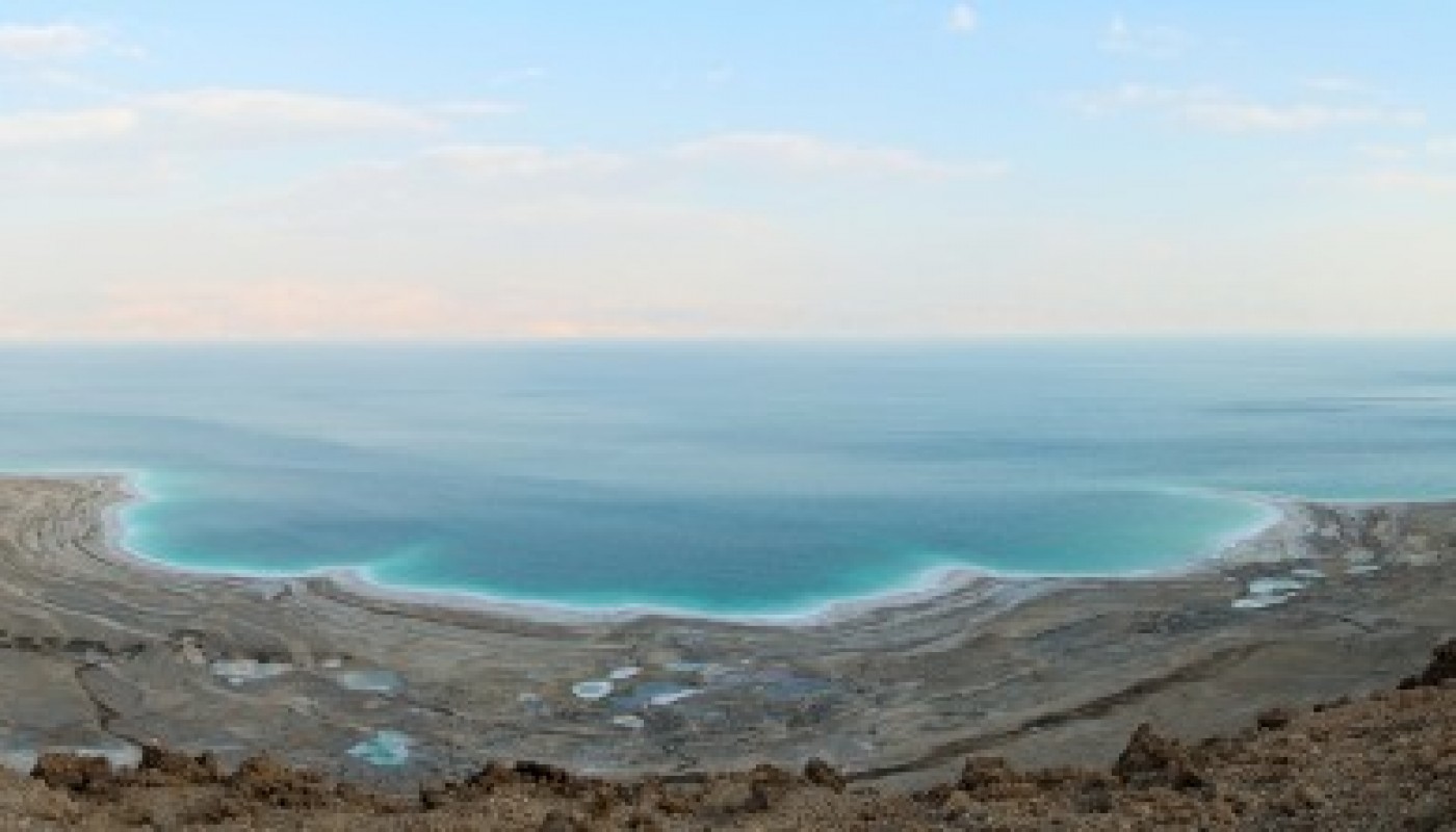 Dead Sea drying: A new low-point for Earth - BBC News