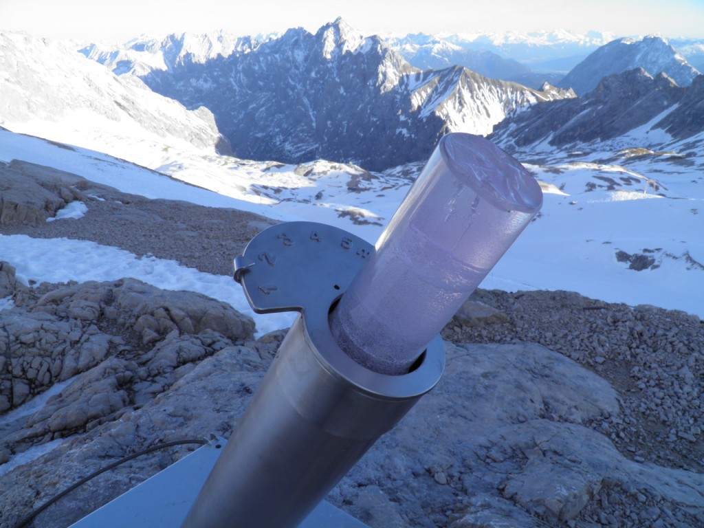 Replica of an ice core extracted from Schneeferner glacier. (Credit: Laura Roberts)